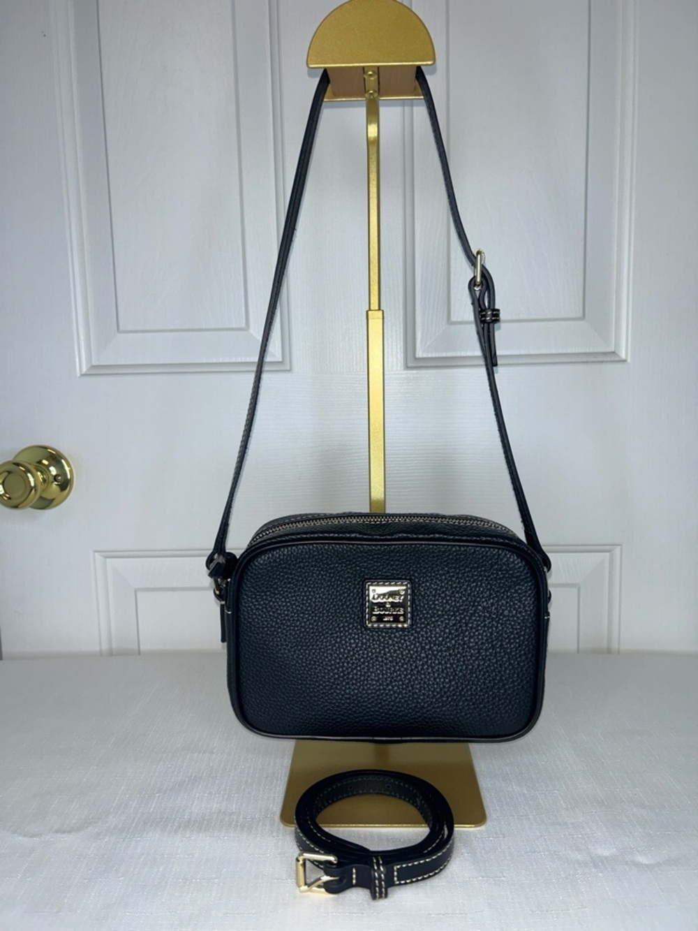 Dooney & Bourke Black Pebbled Leather Camera Crossbody Bag Gold Hardware - Picture 14 of 14